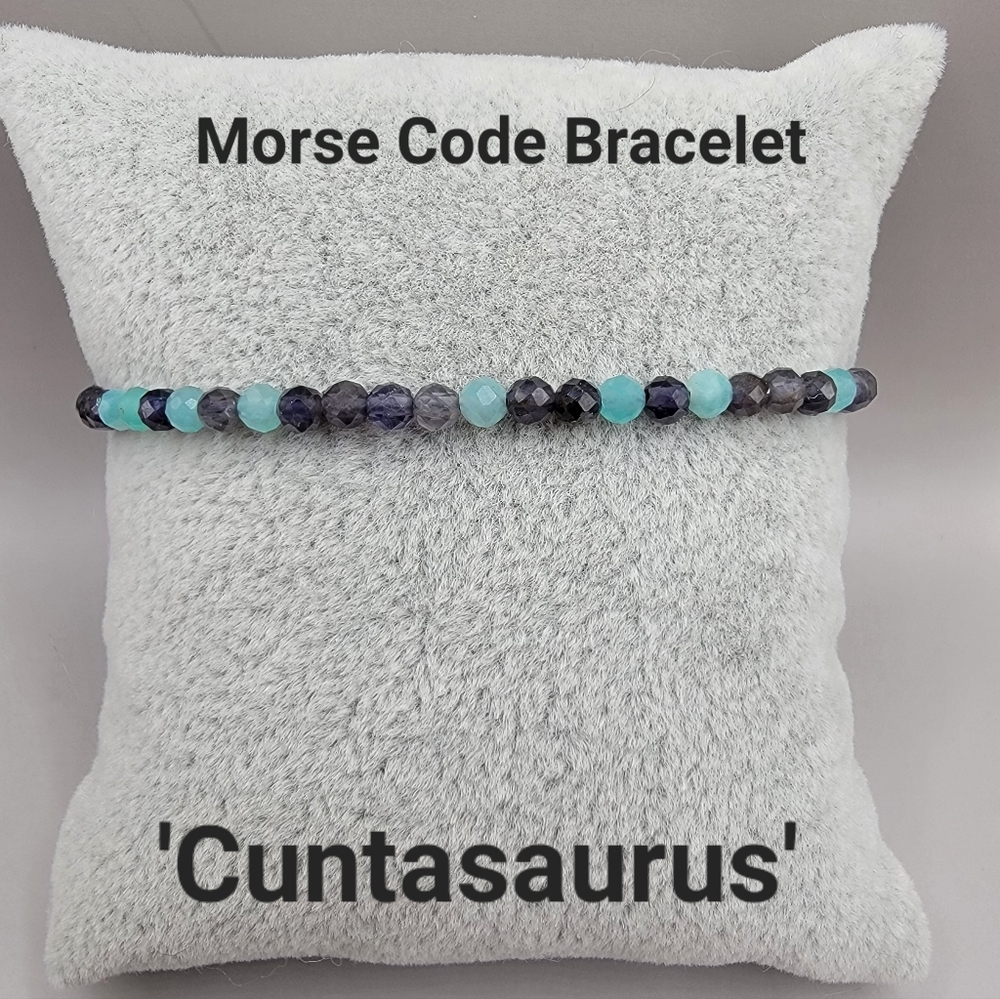 Inappropriate bracelets - Picture 4 of 8